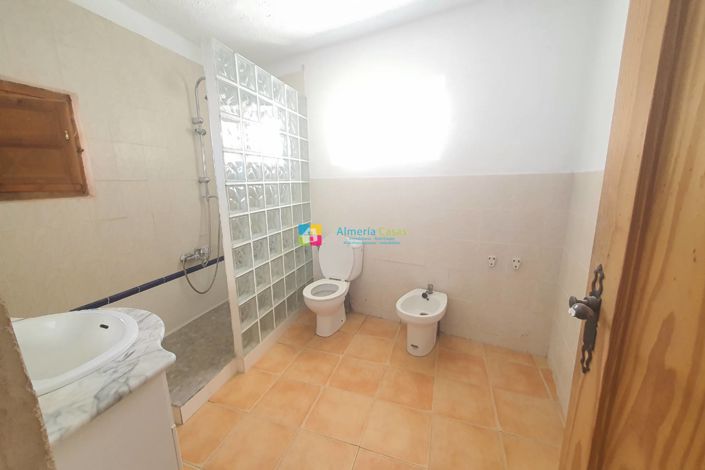 Image No.15-4 Bed Country House for sale