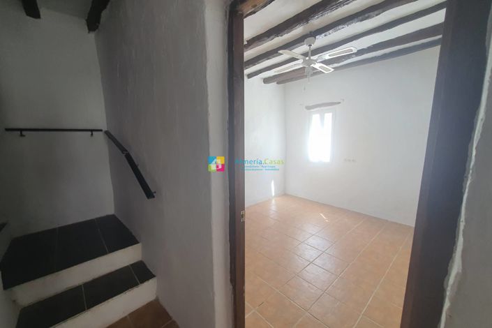 Image No.17-4 Bed Country House for sale