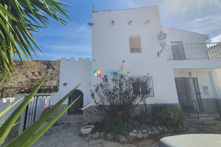 Image No.2-4 Bed Country House for sale