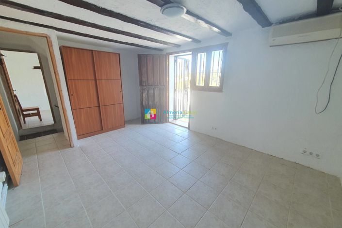 Image No.28-4 Bed Country House for sale