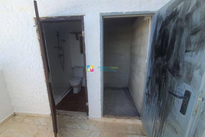 Image No.30-4 Bed Country House for sale