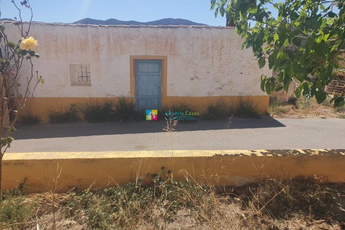 Image No.2-4 Bed Country House for sale