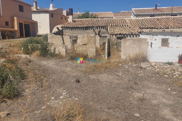 Image No.25-4 Bed Country House for sale