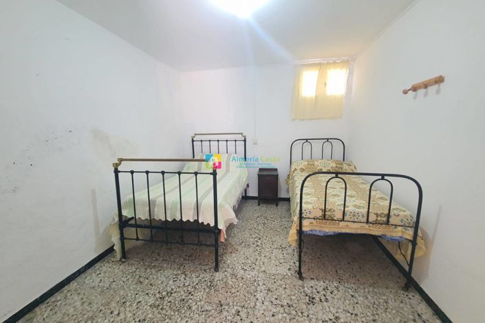 Image No.7-4 Bed Country House for sale