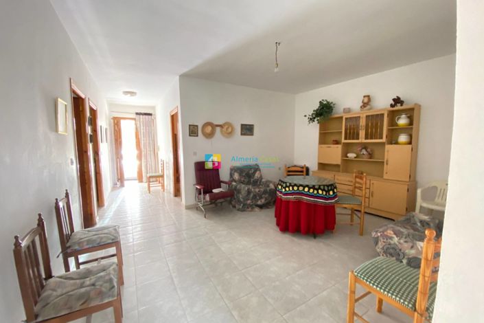 Image No.12-3 Bed Townhouse for sale