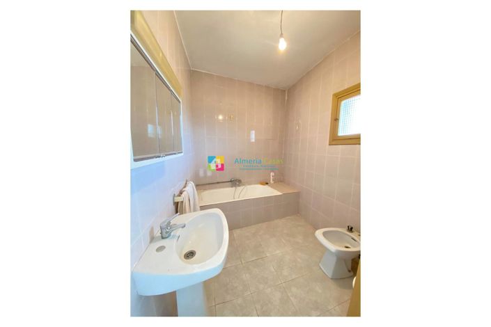 Image No.19-3 Bed Townhouse for sale