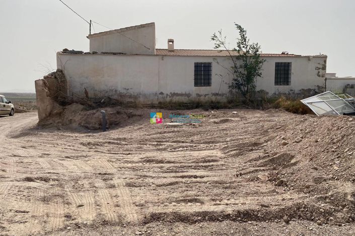 Image No.40-3 Bed Country House for sale