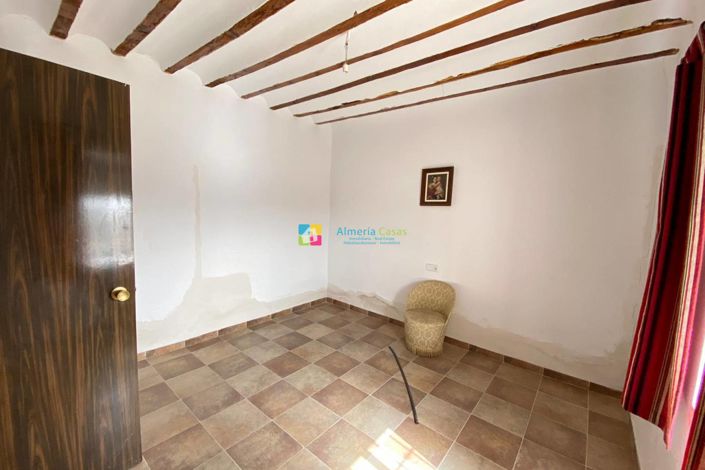 Image No.8-3 Bed Country House for sale