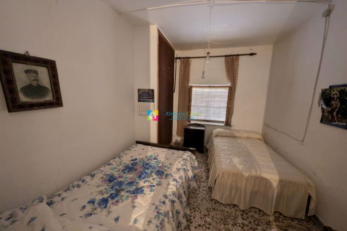 Image No.10-4 Bed Townhouse for sale