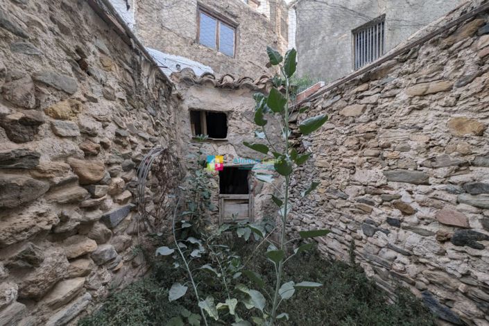 Image No.29-4 Bed Townhouse for sale