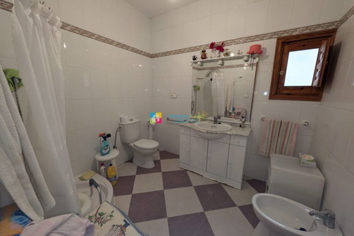 Image No.7-4 Bed Townhouse for sale