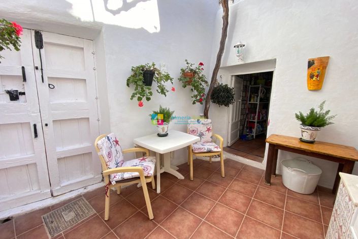 Image No.21-3 Bed Townhouse for sale