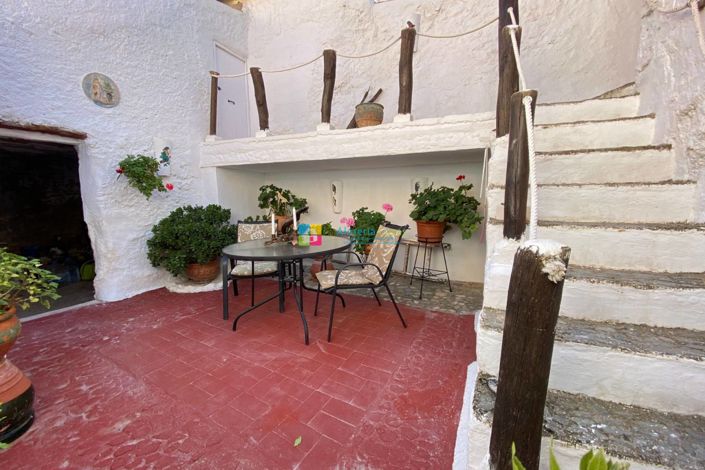 Image No.31-3 Bed Townhouse for sale