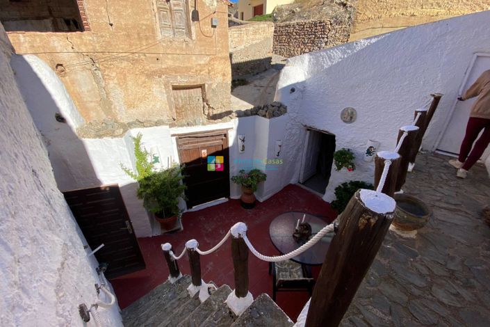 Image No.35-3 Bed Townhouse for sale