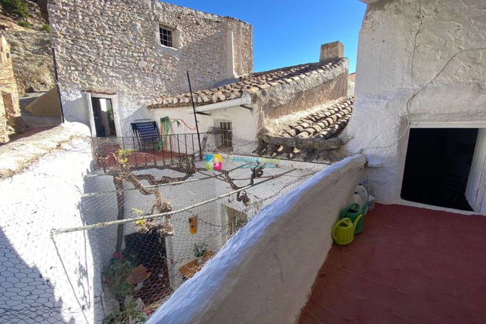 Image No.41-3 Bed Townhouse for sale