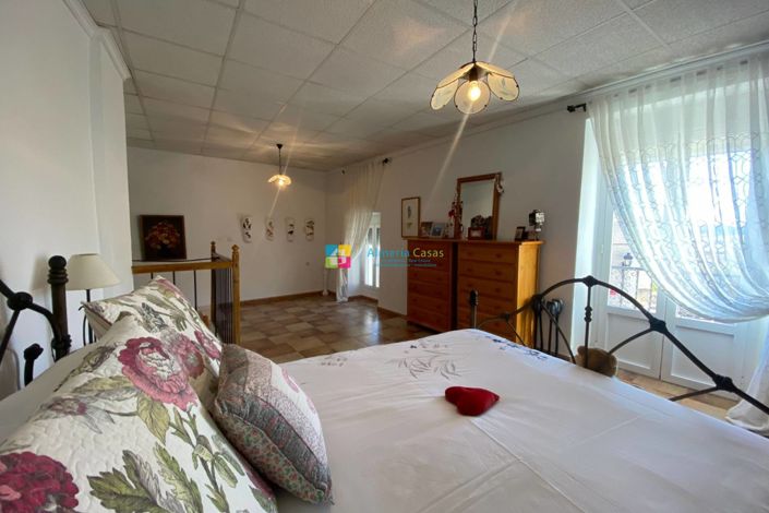 Image No.45-3 Bed Townhouse for sale