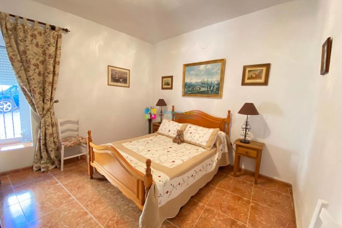 Image No.7-3 Bed Townhouse for sale