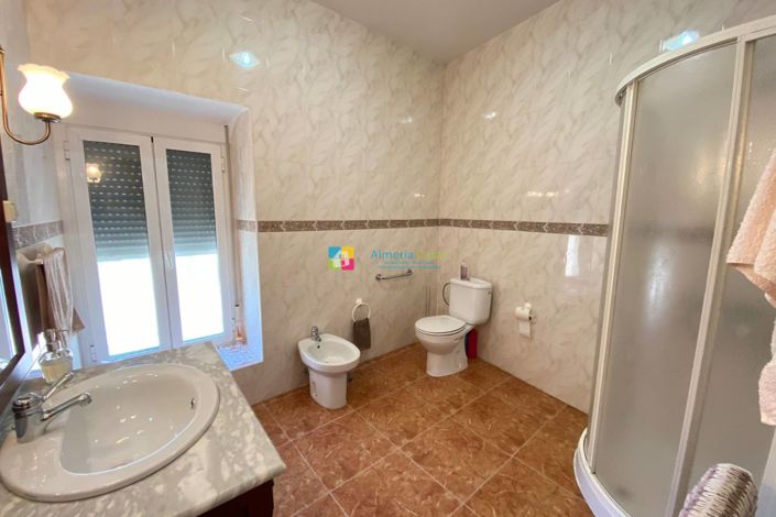 Image No.8-3 Bed Townhouse for sale