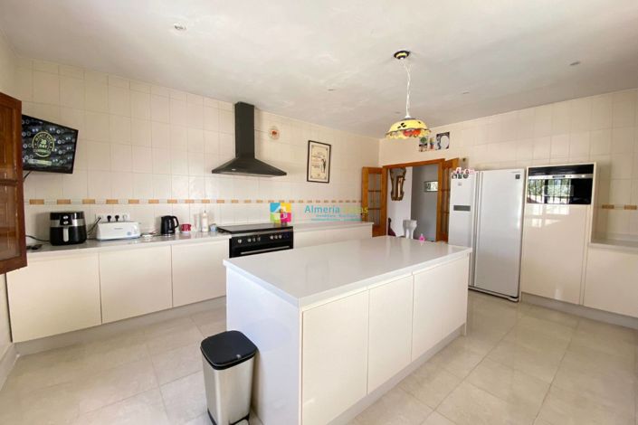 Image No.10-3 Bed Villa for sale