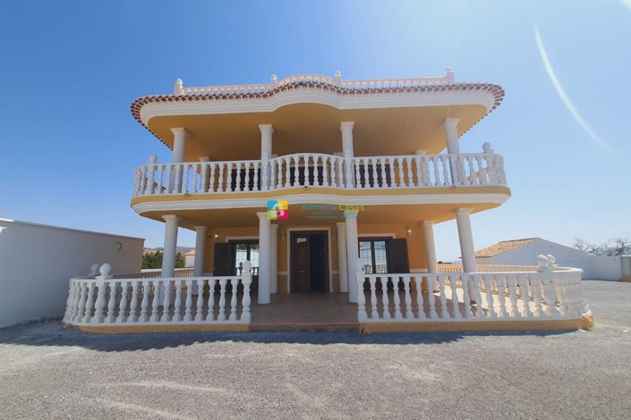 Image No.1-9 Bed Villa for sale