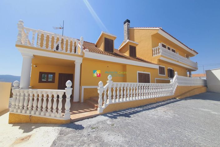 Image No.2-9 Bed Villa for sale