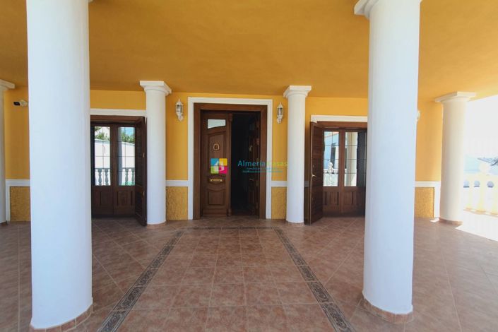 Image No.3-9 Bed Villa for sale