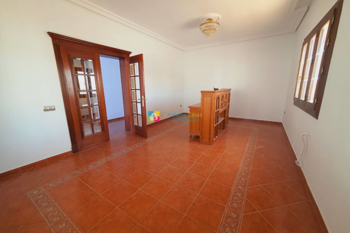 Image No.7-9 Bed Villa for sale