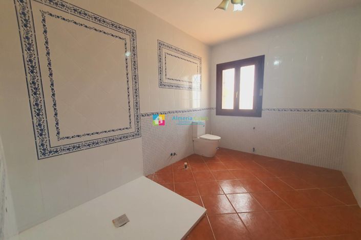 Image No.9-9 Bed Villa for sale