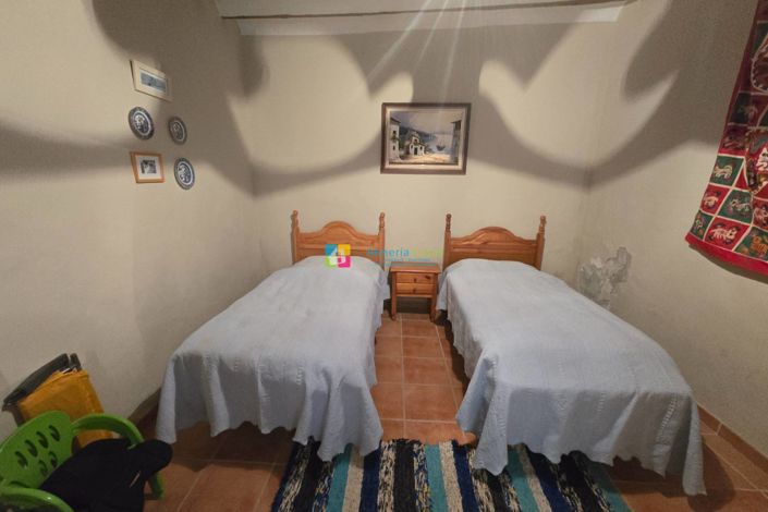 Image No.15-4 Bed Country House for sale