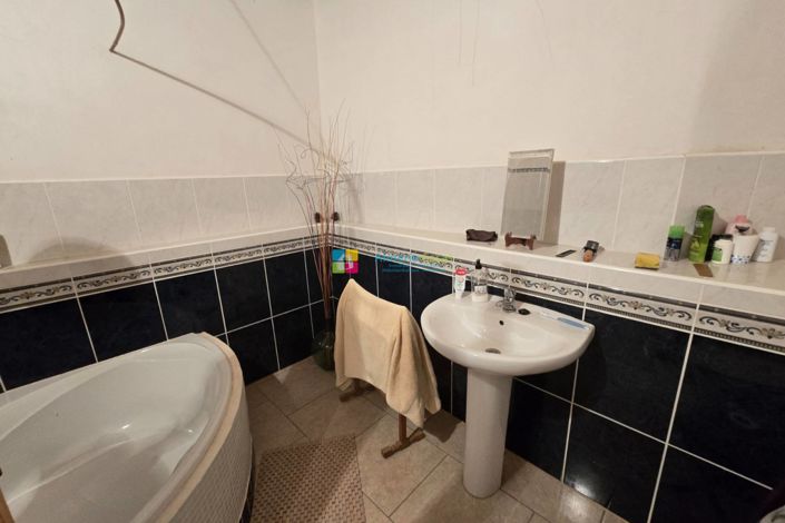 Image No.18-4 Bed Country House for sale