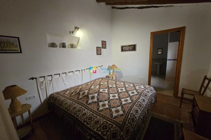 Image No.19-4 Bed Country House for sale