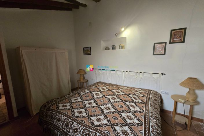 Image No.20-4 Bed Country House for sale