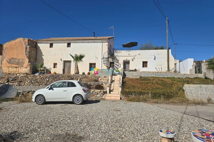 Image No.31-4 Bed Country House for sale