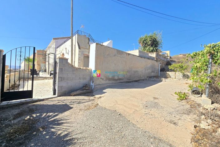 Image No.32-4 Bed Country House for sale