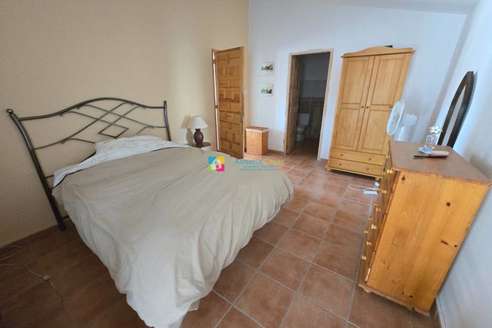 Image No.7-4 Bed Country House for sale