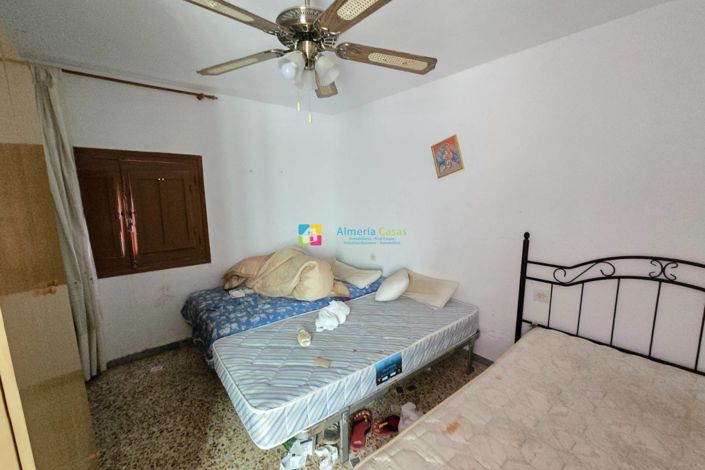 Image No.11-4 Bed Townhouse for sale