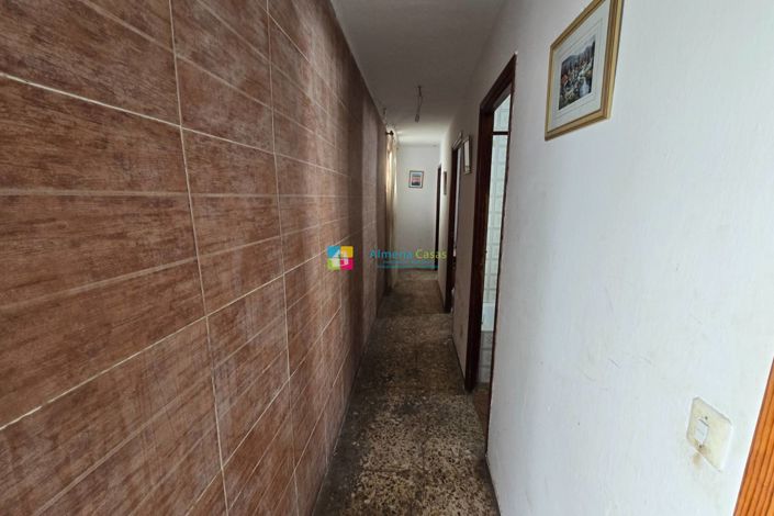 Image No.12-4 Bed Townhouse for sale