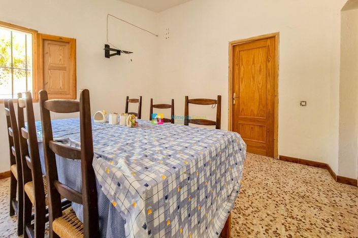 Image No.7-4 Bed Country House for sale