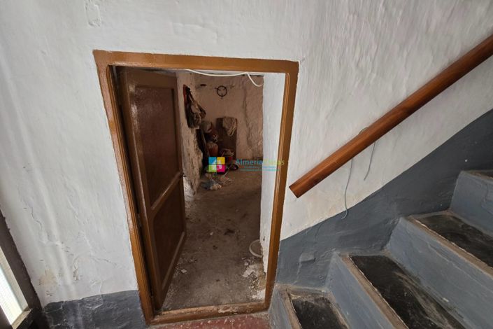 Image No.10-4 Bed Townhouse for sale