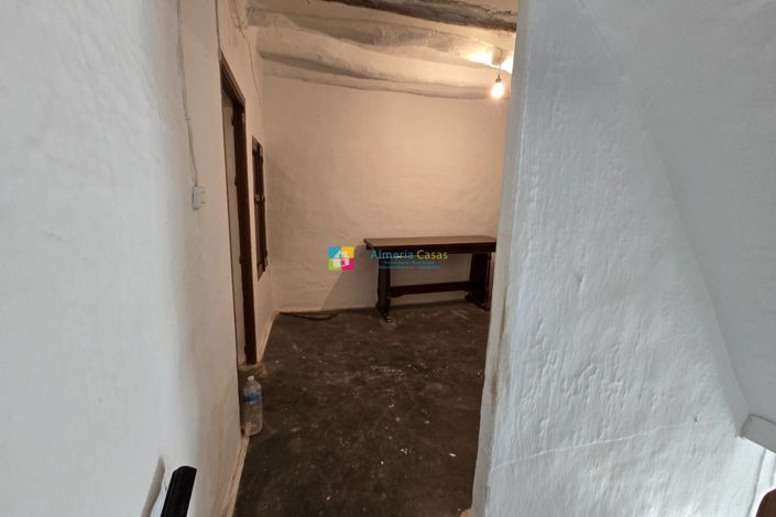 Image No.18-4 Bed Townhouse for sale