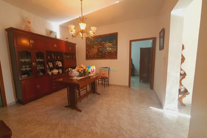 Image No.10-4 Bed Townhouse for sale