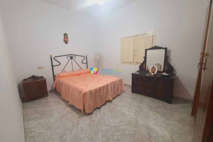 Image No.11-4 Bed Townhouse for sale