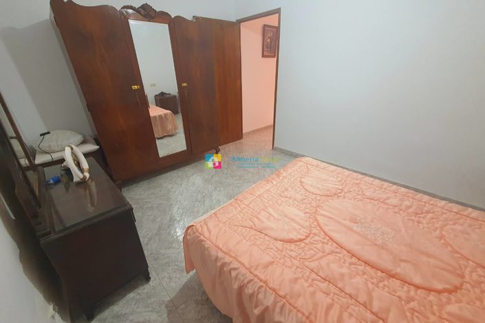 Image No.12-4 Bed Townhouse for sale