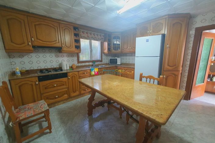 Image No.13-4 Bed Townhouse for sale