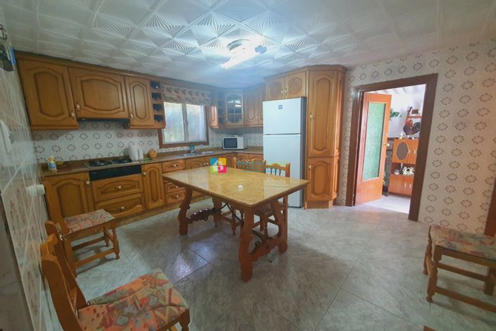 Image No.14-4 Bed Townhouse for sale