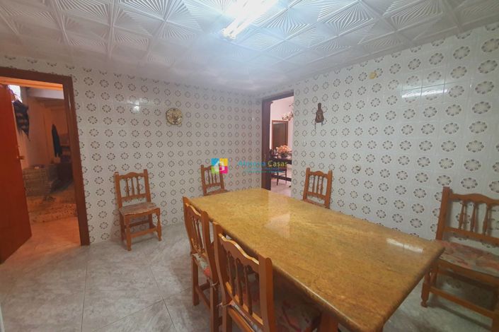 Image No.15-4 Bed Townhouse for sale