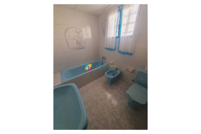 Image No.17-4 Bed Townhouse for sale