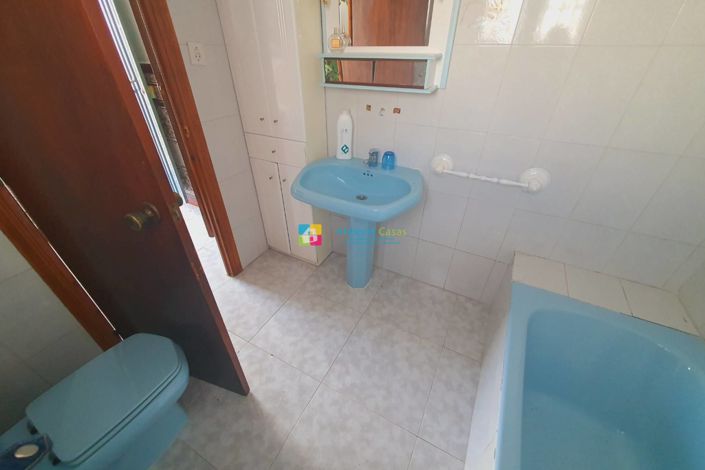 Image No.18-4 Bed Townhouse for sale