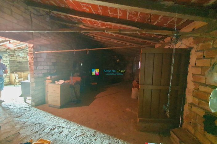 Image No.24-4 Bed Townhouse for sale