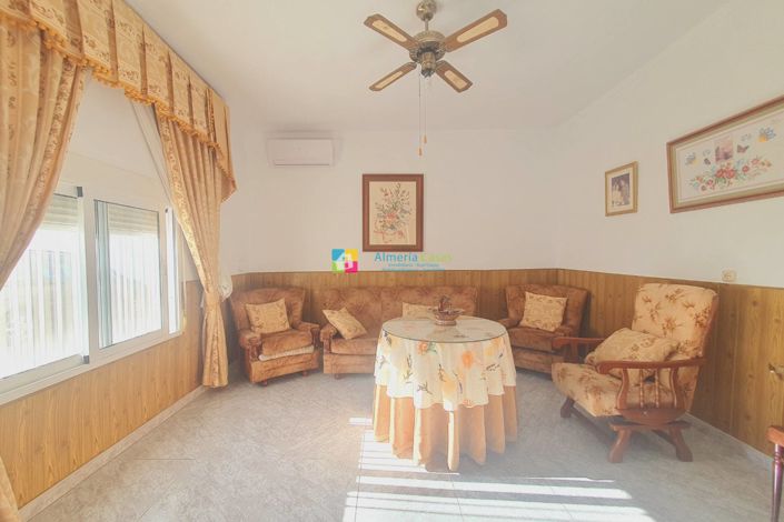 Image No.3-4 Bed Townhouse for sale